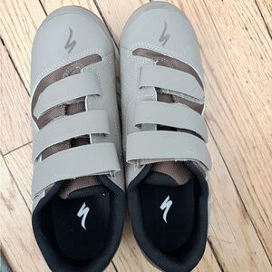 Specialized Kids Cycling Sneakers in Light Gray and Black